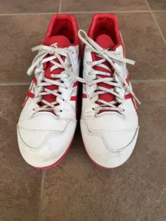 ASICS ホワイト/レッド スパイクシューズ
