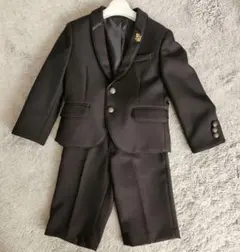 黒のフォーマルスーツ（ブレザー・ショートパンツ）