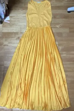 ZARA 黄色プリーツワンピース
