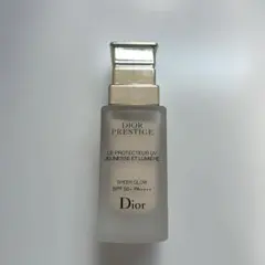 Dior prestigeホワイト ル プロテクターUVルミエール シアーグロウ