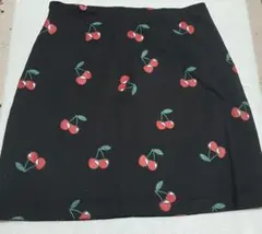 スピンズ デニムさくらんぼ柄ミニスカート
