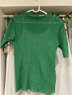 Urban research グリーン半袖Tシャツとアイボリーキャミソールセット