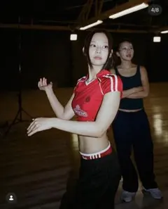 JENNIE Tシャツ