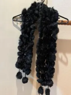 ブラックファーポンポンマフラー