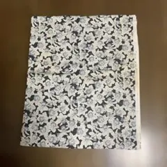 花柄プリント生地 黒地 綿5.6m、3.6mの2枚