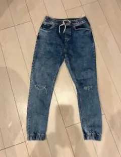 男性ジョギング破損ジーンズ