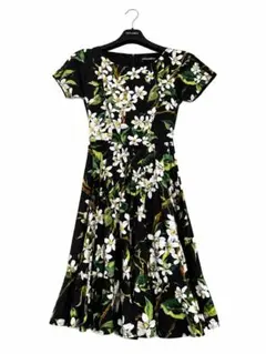 DOLCE & GABBANA フラワープリント 黒 ワンピース 36のサムネイル