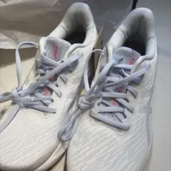 【新品】ASICS Amplifoom ホワイト スニーカー