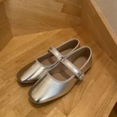 シルバーストラップシューズ