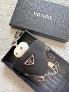 PRADA ブラックナイロン 三角形チャームのサムネイル
