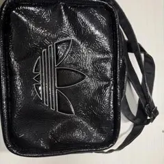 Adidas ブラック ショルダーバッグ