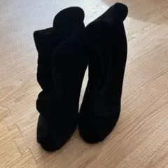 マークバイマークジェイコブス　ブラックオープントゥブーティ フリルデザイン