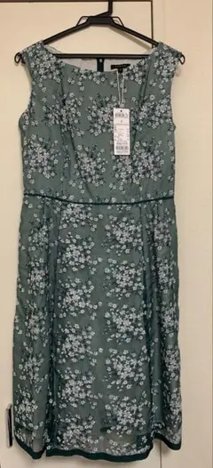 TOCCAサイズ6 深い緑色 花柄刺繍ワンピース