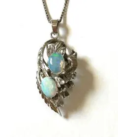 オパール ペンダントトップ k白金