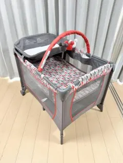 カトージ「ポータブルベビーベッド おむつ替えテーブル付き ミッキー 