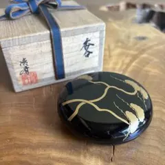 奥津一心斎 波車蒔絵乾漆香合 螺鈿 共箱 漆芸 美品 工芸品　茶道具　香合 奥津一心斎 波車蒔絵乾漆香合 螺鈿 共箱 漆芸 美品 工芸品 茶道具 香合