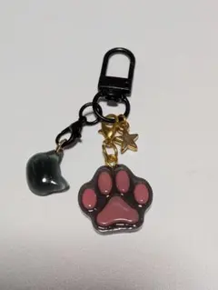 #80 キーホルダー ハンドメイド チャーム レジン 猫