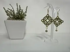 タティングレース 四角形ピアス オリーブグリーン