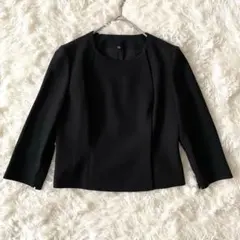 美品イギン　ノーカラージャケット フォーマル 黒 シンプル　タイト◆A276