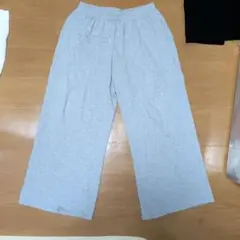 ユニクロ　グレー スウェットパンツ　 汚れ・穴あり