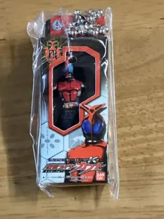 仮面ライダーソフビパッケージチャーム＆チョコスナック　仮面ライダーカブト