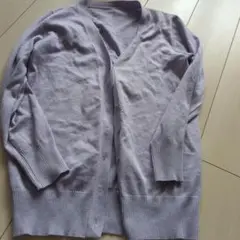 薄紫の長袖カーディガン