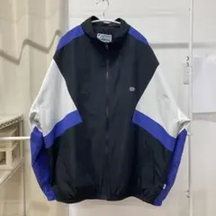 ブラック ナイロンジャケット