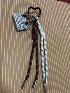 サマンサタバサ　ミニバッグチャーム キーホルダー　バックチャーム　パラコード