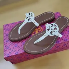 ✨新品未使用✨トリーバーチ トング サンダル アイボリー レザー ロゴ