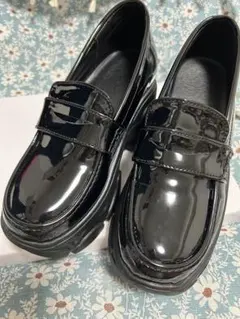 美品 完売 BEARDSLEY 厚底エナメル レザーローファー 黒 23cm - メルカリ