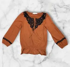 オレンジ色 刺繍入り 長袖トップス　Mサイズ