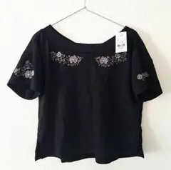花柄刺繍 半袖Tシャツ