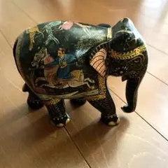 インドの木製象の装飾品