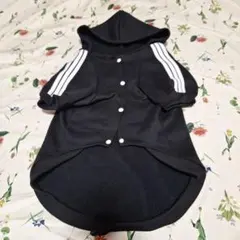 犬黒パーカー服・ 白ストライプ