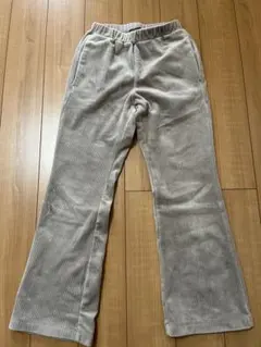GU ヌクヌクニットコールフレアベージュパンツ 130