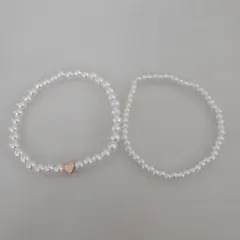 ホワイトパール風ビーズ（プラスチック） ハートチャーム ブレスレット2個セット