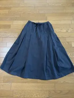 ダークグレーのフレアロングスカート ドローストリング付き