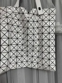 BAO BAO ISSEY MIYAKE バオバオ　イッセイミヤケトートバッグのサムネイル