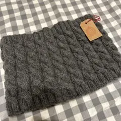 素材にこだわる手編みのネックウォーマー　グレー ケーブル編み