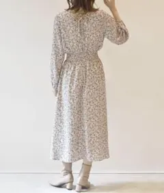 ダブルクローゼット　花柄ワンピース