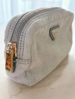 ✨PRADAプラダ✨ホワイトデニムポーチ✨コスメや小物入れに♡翌日発送♡のサムネイル