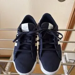 adidas ネイビー スニーカー。値下げしました。