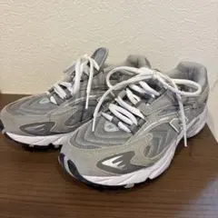 New Balance 725 グレー スニーカーのサムネイル