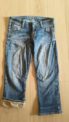 バーバリー　デニムブルー ロールアップショートパンツ