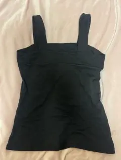 黒のストラップキャミソール