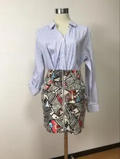 女性S《H＆M》（幾何学模様）ミニスカートのサムネイル