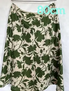 美品　大きめサイズ　Aラインフレアスカート　緑が鮮やか　上品　【春秋初夏】