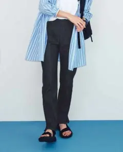 試着のみ 接触冷感＆吸汗速乾スリムストレートデニムパンツ Sのサムネイル