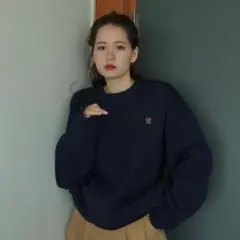 TINA：JOJUNエンブレム付き ユニセックスオーバーニット