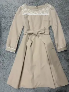ベージュ レースリボン付き長袖ワンピース MISCHMASCH ミッシュマッシュのサムネイル